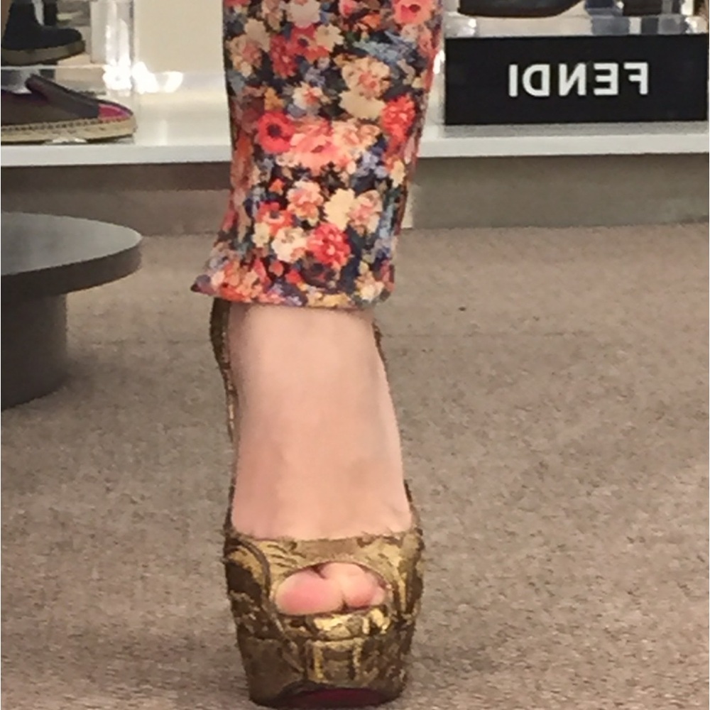 Christian Louboutin Gold Brocade Fabric Lady Peep-Toe - Picture 3 of 11